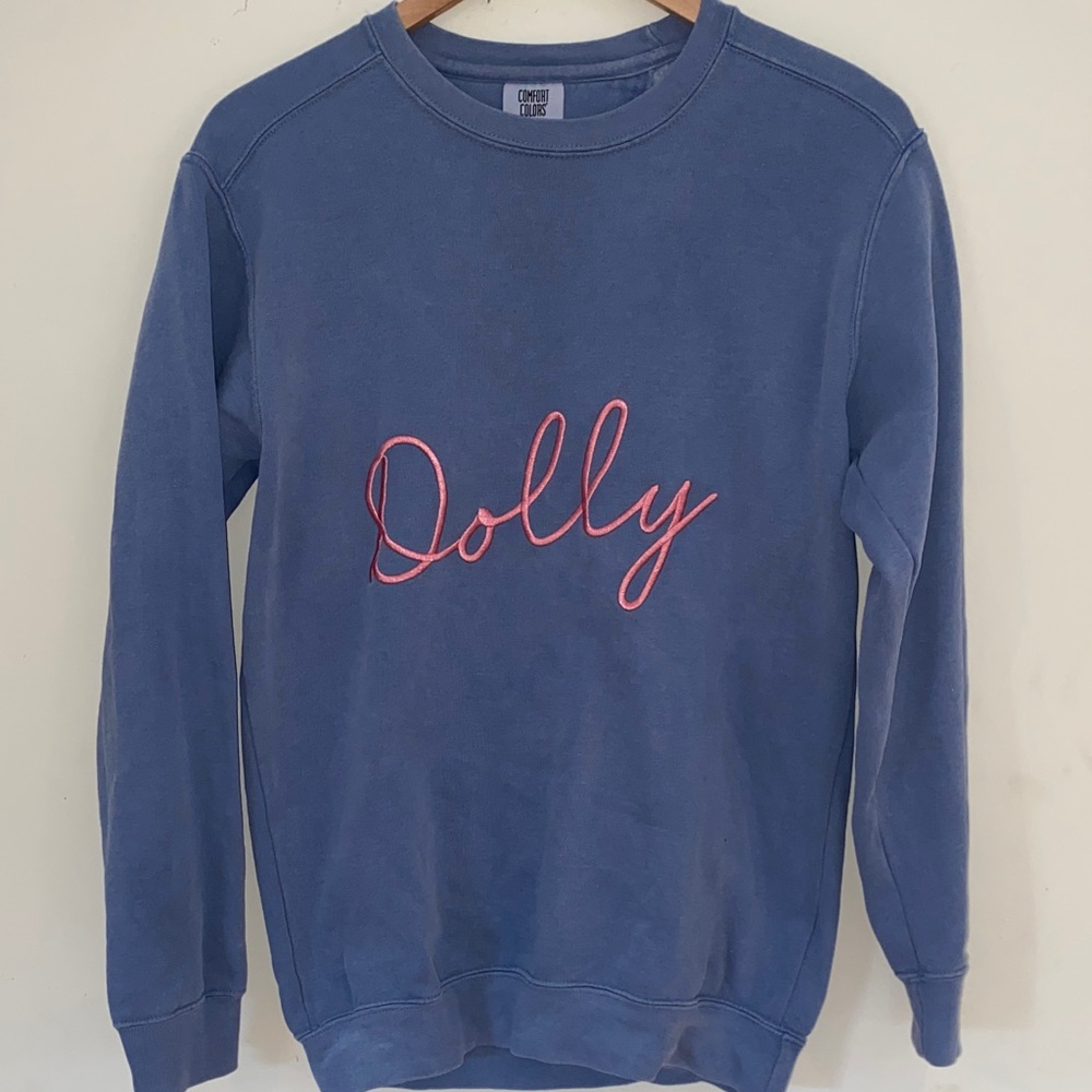 Dolly embroidered Comfort Colors blue pink cotton blend sweatshirt Sz S - Picture 2 of 7